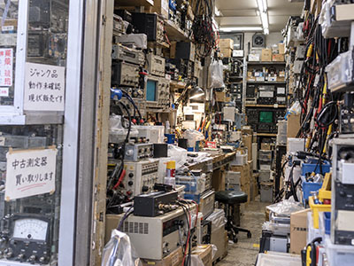 Interior of the electronics shop near Akihabara associated with the SENKAI-42 acquisition record.